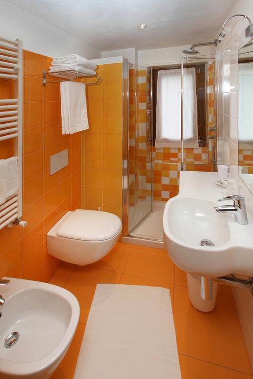 Hotel Biancaneve Sauze D'Oulx Ruang foto