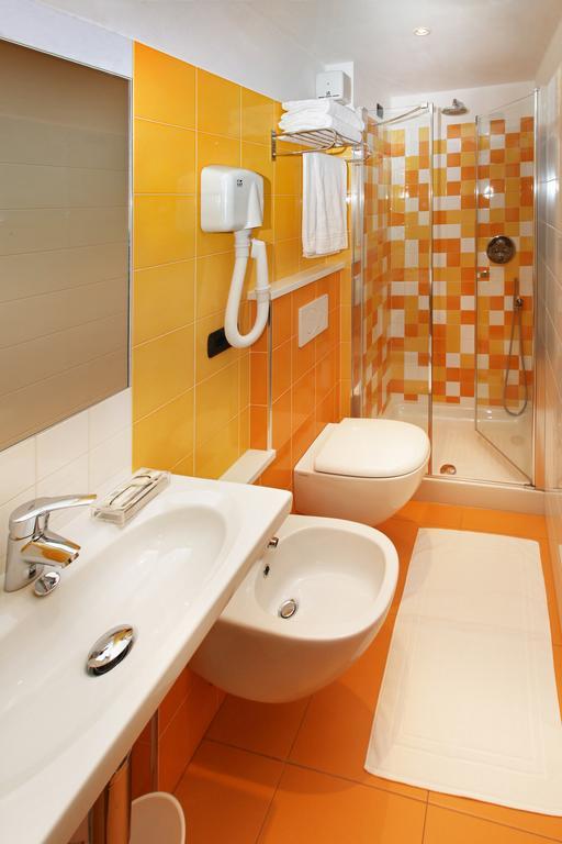 Hotel Biancaneve Sauze D'Oulx Ruang foto