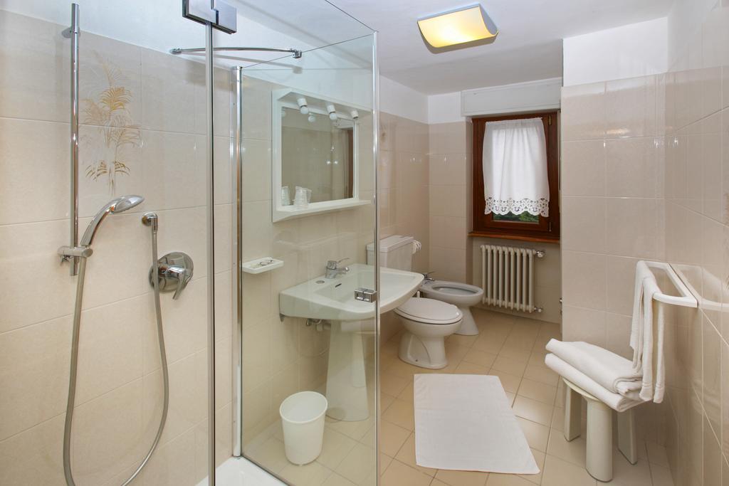 Hotel Biancaneve Sauze D'Oulx Ruang foto